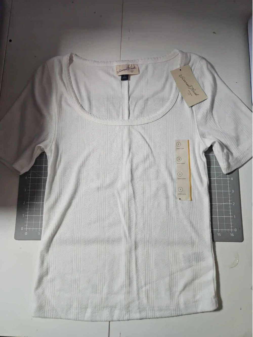 Women universal thread shirt size small